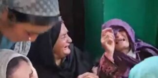 পর্যটকদের জীবন বাঁচিয়ে মৃত কাশ্মীরি ঘোড়াচালক