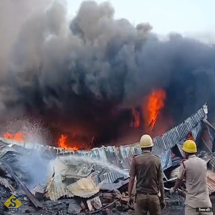 সাঁকরাইলে গোডাউনে আগুন, পুড়ে মৃত্যু কিশোরের