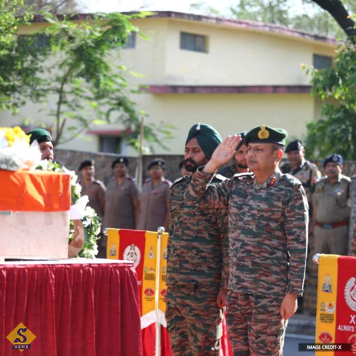 প্রয়াত প্যারাকমান্ডো ঝন্টু আলি শেখকে গার্ড অব অনার