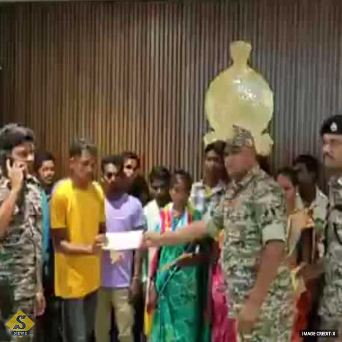 বিহারে খতম ১ মাওবাদী, ছত্তিশগড়ে আত্মসমর্পণ ২২ জনের