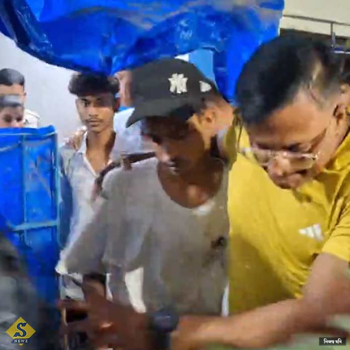বিরিয়ানি খেতে বেরিয়ে ঝোপে কিশোরীর দেহ