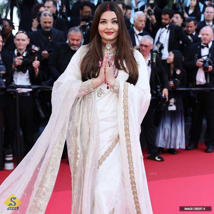 কান উৎসবে রাজকীয় সাজে ঐশ্বরিয়া