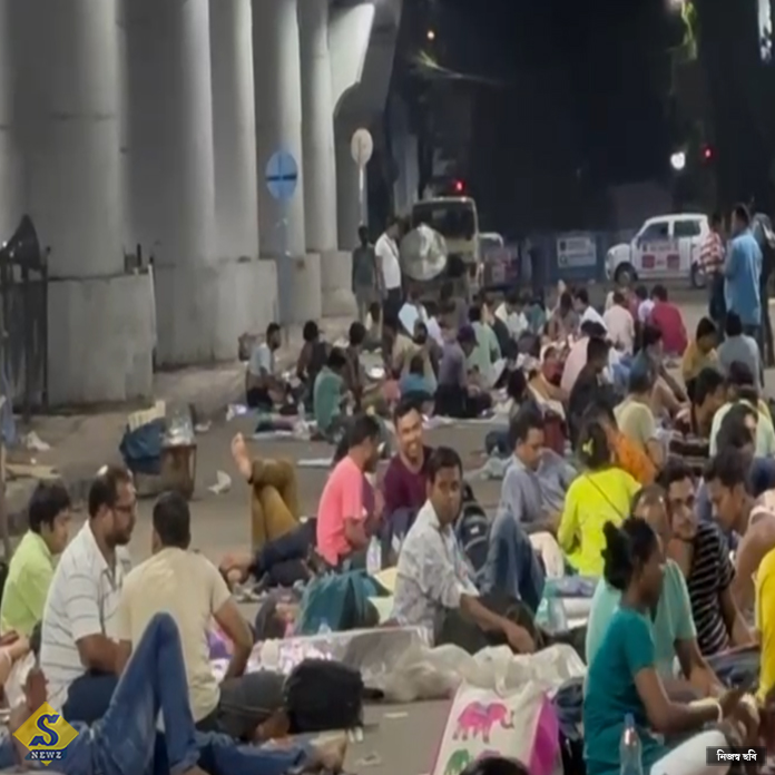 ব্রাত্য বসুকে অবস্থান মঞ্চে আসতে হবে, দাবি তুললেন আন্দোলনকারীরা