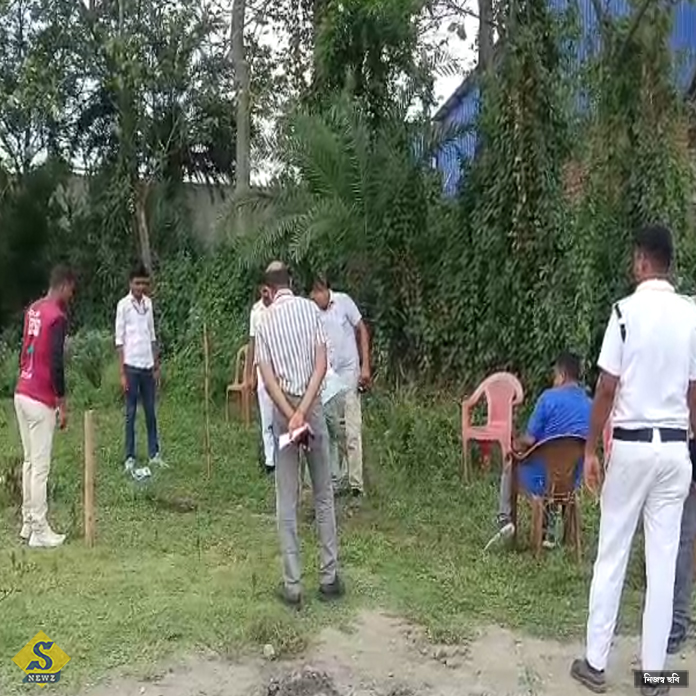নলবনে যুবকের গলাকাটা দেহ