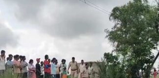 জমিতে যুবকের অর্ধনগ্ন, থ্যাঁতলানো দেহ উদ্ধার
