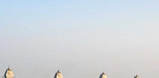 সমুদ্রে ট্রেলার দেখাল ভারতীয় নৌসেনা