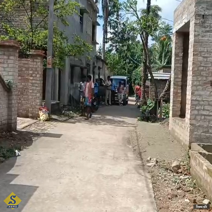 Late-on-Monday-night,-there-was-a-lot-of-commotion-in-Nazirpur-Purbapara-area-under-Hariharpara-police-station-of-Murshidabad.