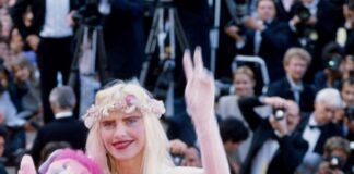 কানে নিষিদ্ধ ‘নগ্ন পোশাক’