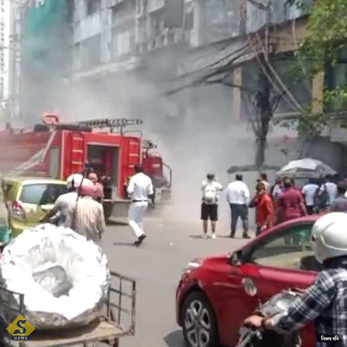 এবার পোদ্দার কোর্টে দোকানে আগুন