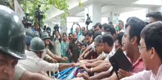 আন্দোলনকারী শিক্ষকদের বিরুদ্ধে মামলা পুলিশের