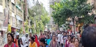 চাকরি বিক্ষোভের আঁচ শিক্ষামন্ত্রীর বাড়ির সামনে