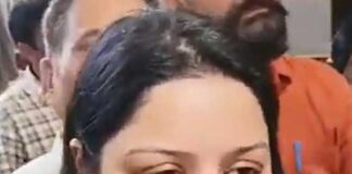 বিদ্রুপ নৌসেনার স্ত্রীকে, সরব মহিলা কমিশন