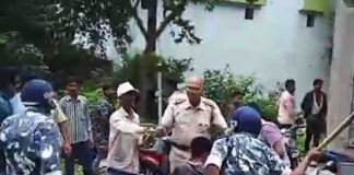 সমবায় নির্বাচন ঘিরে রণক্ষেত্র দৌলতাবাদ, পুলিশের লাঠি