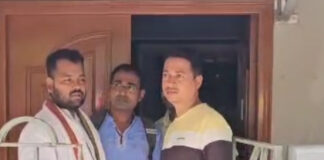 আইনজীবী বিকাশ ভট্টাচার্য-র বাড়িতে চাকরিহারাদের একাংশ
