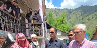 কাশ্মীরিদের মৃত্যতে নীরবতা কেন, প্রশ্ন ওমরের