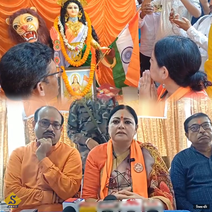 মাদার্স ডে-তে ভারত মাতার পুজোয় অগ্নিমিত্রা