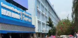 যোগ্য চাকরিহারাদের দখলে বিকাশ ভবন