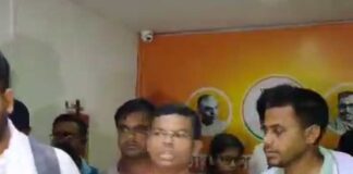 প্রধানমন্ত্রীর হস্তক্ষেপ চেয়ে বিজেপি দফতরে চাকরিহারাদের একাংশ