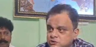 অচলাবস্থার জন্যই অবস্থানে চাকরিহারারা : ব্রাত্য