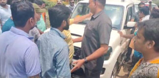 জগন্নাথ দর্শনঃ জেলা সভাপতিকে মার, দিলীপকে ঘিরে বিক্ষোভ