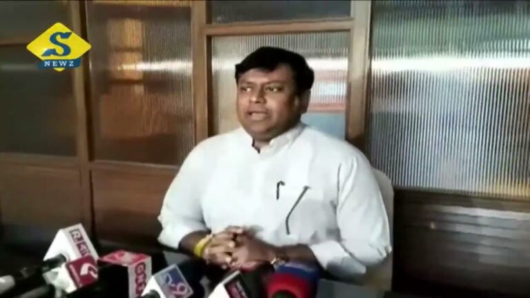 বাজি-মিষ্টি বিতরণ, সিঁদুর পরিয়ে মহিলাদের উচ্ছ্বাসও