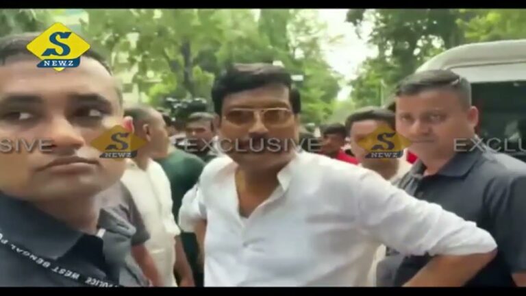 পুলিশের লাঠিতে ভাঙল পা, ঝরল রক্ত, ধুন্ধুমার বিকাশভবন