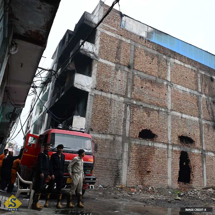 At-least-4-dead-in-devastating-fire-in-Delhi