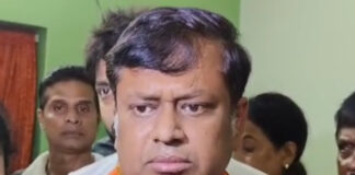 বজবজে সুকান্তকে চোর স্লোগান, উড়ে এল জুতো