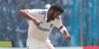 পাকিস্তান কিংবদন্তির রেকর্ড ভাঙলেন বুমরাহ