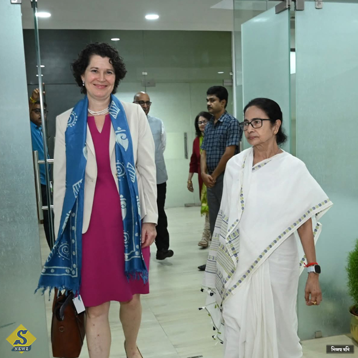 Consul-General-Cathy-Giles-Diaz-with-Chief-Minister-Mamata-Banerjee