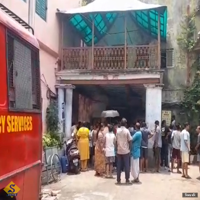 House-collapsed-in-Boubazar,-panic