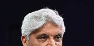 জাভেদ আখতারের তোপ