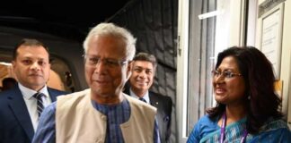 লন্ডনে ইউনূসকে স্বাগত জানিয়ে মিছিল, হল বিক্ষোভও