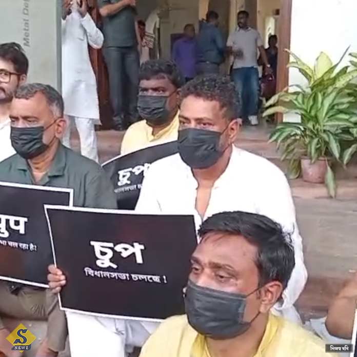 শঙ্করকে বলতে বাধা: কালো মাস্ক-পোস্টারে বিজেপির বিক্ষোভ