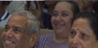 আনন্দে কান্নায় ভাঙলেন শুভাংশুর বাবা-মা