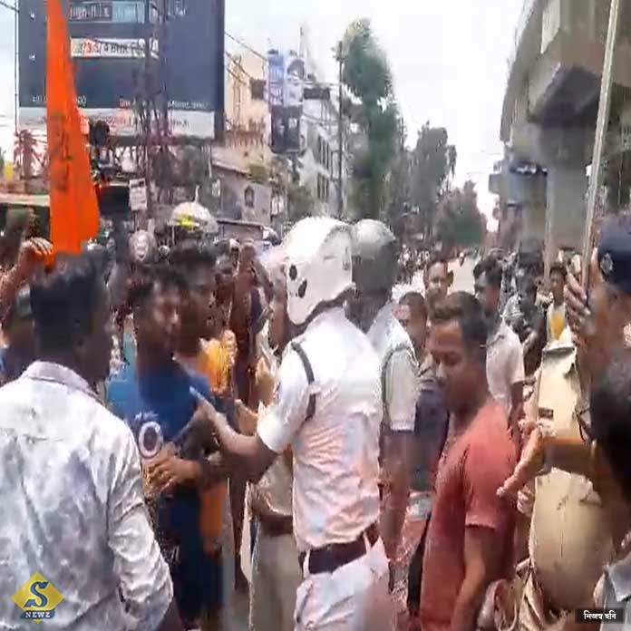 বিশ্ব হিন্দু পরিষদের বনধে উত্তেজনা শিলিগুড়িতে