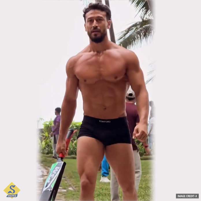 অন্তর্বাস পরে রাস্তায় টাইগার শ্রফ