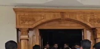 জঙ্গিপুরের বিধায়কের অফিসে তৃণমূলের দুই গোষ্ঠীর সংঘর্ষে রক্তারক্তি