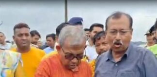 বন্যা বিধ্বস্ত এলাকায় মানস, কেন্দ্রের বিরুদ্ধে ‘ড্রেজিং’ ক্ষোভ