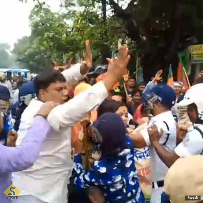উলঙ্গ-র‍্যাগিং, হাওড়ার কলেজে বিজেপির বিক্ষোভে ধুন্ধুমার
