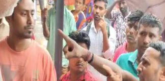 ক্যানিং স্টেশনে সিআরপিএফ জওয়ানকে জুতোপেটা