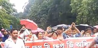 চাকরি ফিরে পেতে বৃষ্টি মাথায় নবান্ন অভিযানে শিক্ষাকর্মীরা-বাধা