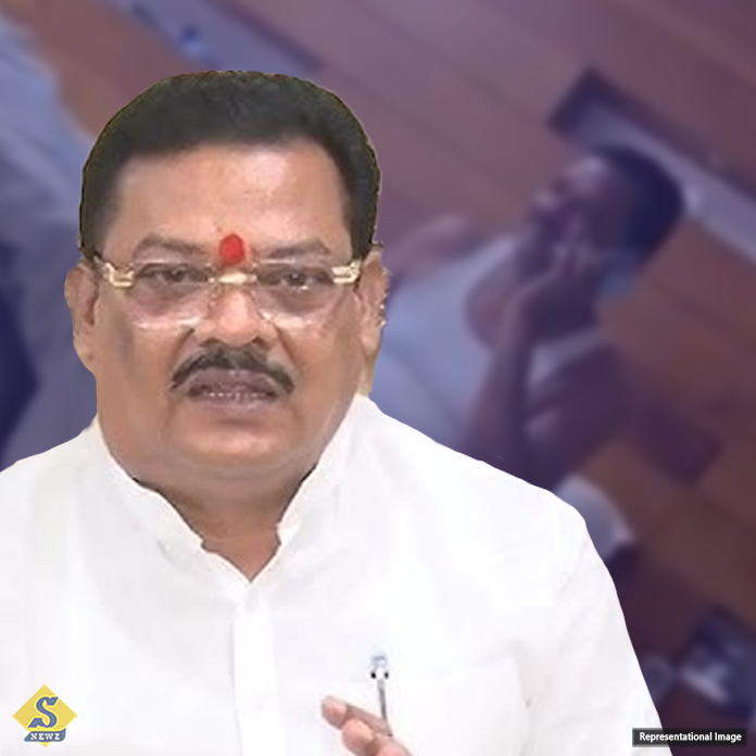 Cash-Bag,-Maharashtra-Minister's-Video,-Anywhere