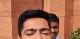 ভোটাধিকার কেড়ে নিতে চায় কমিশন : অভিষেক