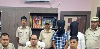 লালগোলায় শিক্ষকের বাড়িতে জাল আধার কেন্দ্র!