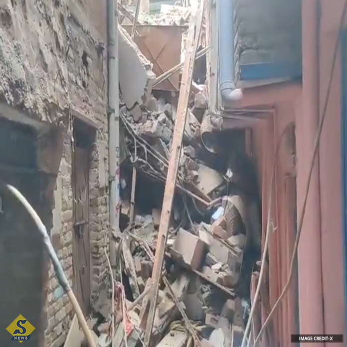 High-rise-collapses-in-Delhi,-many-feared-trapped