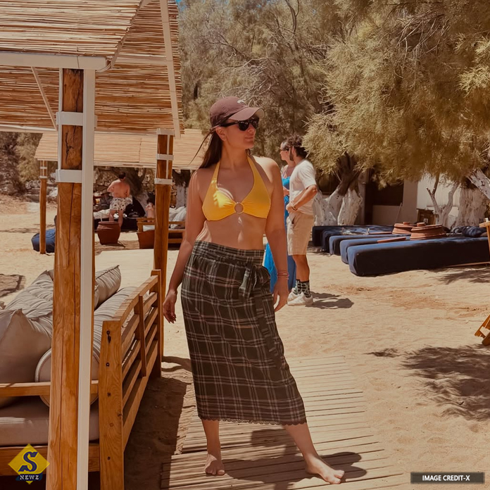 Karina-wears-a-lungi-on-the-beach-in-Greece