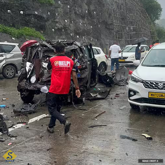 মুম্বই-পুনে এক্সপ্রেসওয়েতে পরপর ধাক্কা গাড়ির, যানজট
