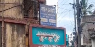 নজরুলের জিনিসপত্র সরানোর প্রতিবাদ ভ্রাতুষ্পুত্র-র