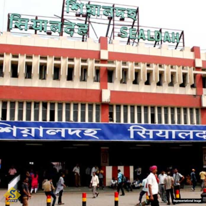 শিয়ালদহে বাতিল ২১ লোকাল ট্রেন, সমস্যা যাত্রীরা